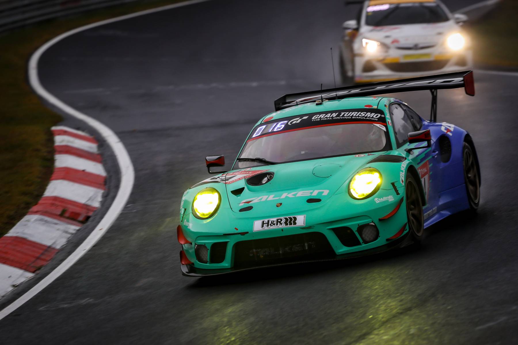 ニュルブルクリンク24時間耐久レース』でFALKEN Motorsportsチームが